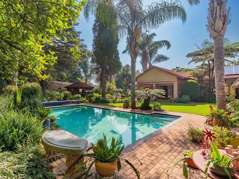 3 Bedroom Versatile Family Home with Flatlet, Solar & Superb Entertainment – Bonaero Park - Photo 2