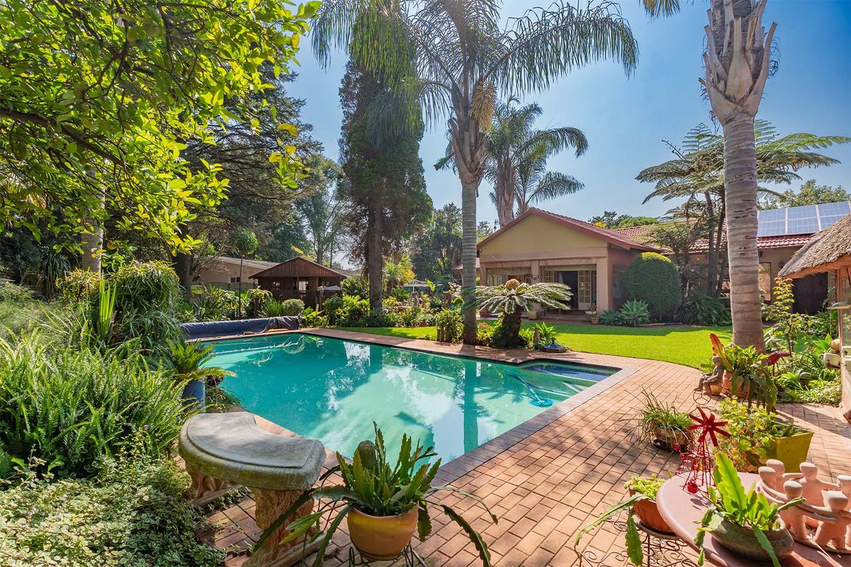 3 Bedroom Versatile Family Home with Flatlet, Solar & Superb Entertainment – Bonaero Park - Photo 2