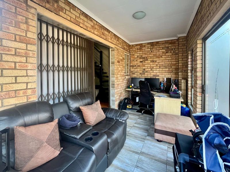 Beautiful 2-Bedroom Duplex with Generous Yard in Rooihuiskraal North - Photo 6