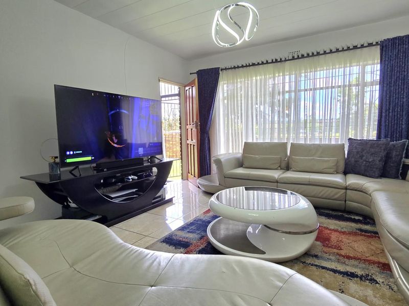 3 Bedroom Townhouse / Apartment for Sale in New Redruth - Photo 4