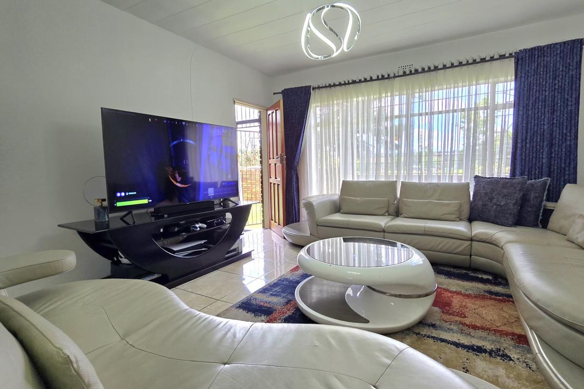 3 Bedroom Townhouse / Apartment for Sale in New Redruth - Photo 4