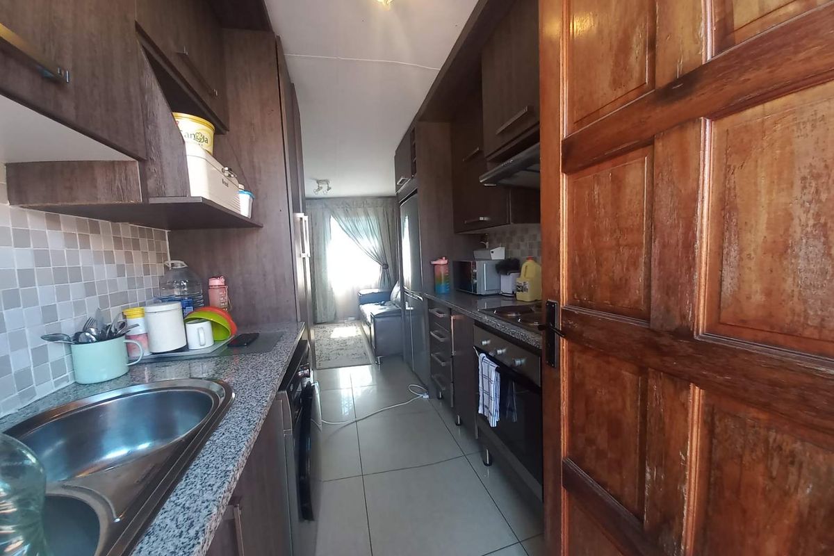 A MODERN HOUSE - Photo 3