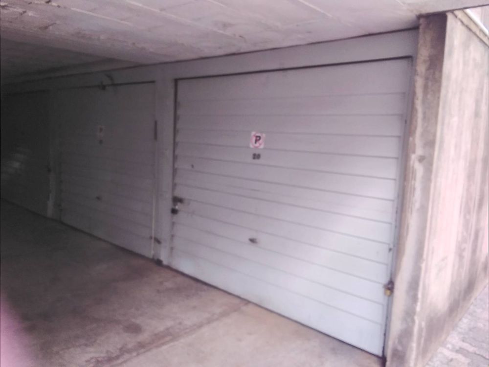 LOCK-UP GARAGE