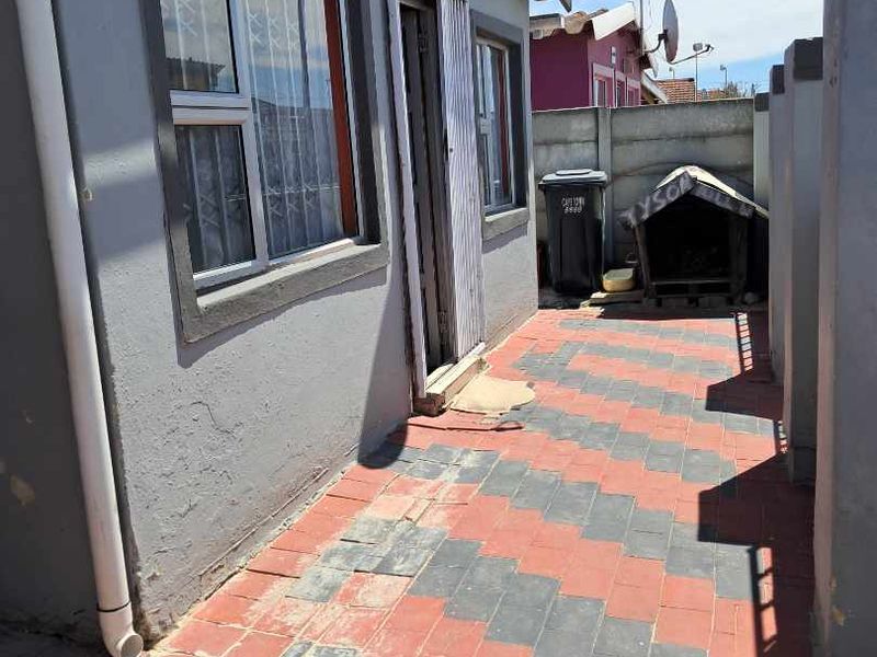 Charming One-Bedroom Home with Additional Outside Room - Photo 9