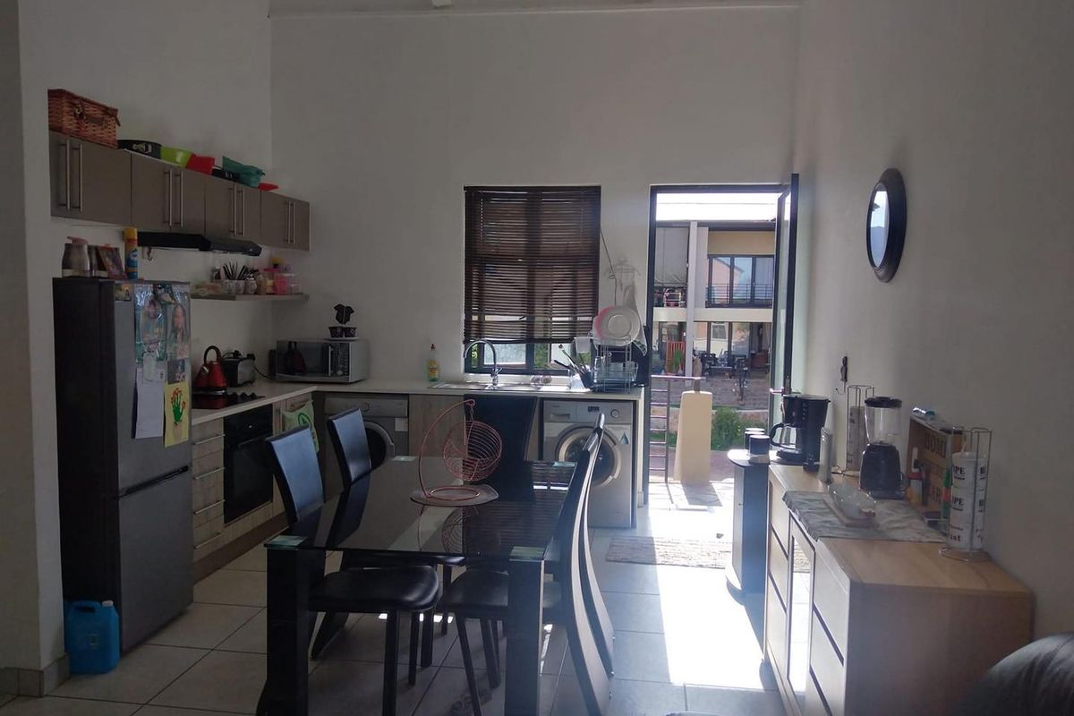 This Apartment comes with furniture! 🌷Only 40km South of Windhoek in a lovely complex nearby the Pharmacy and Golf Club. - Photo 3
