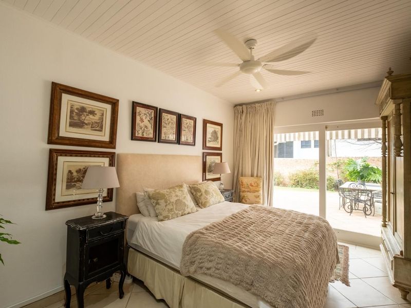 Family Home with Cottage and Staff Quarters in Prime Bryanston East location - Photo 8