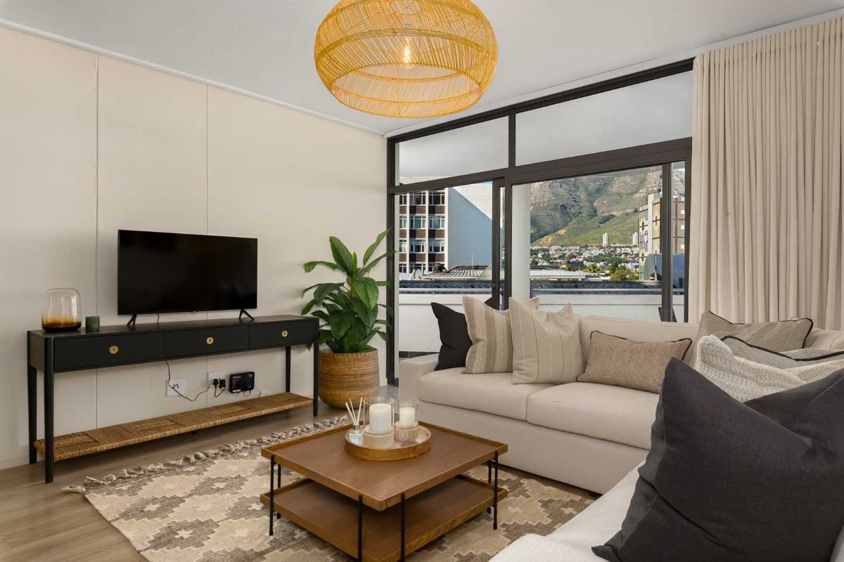 City Apartment with Spectacular Mountain Views - Photo 4