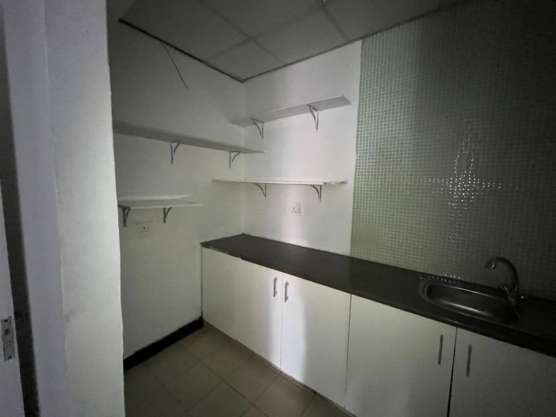 Functional Corporate Office Space - Photo 4