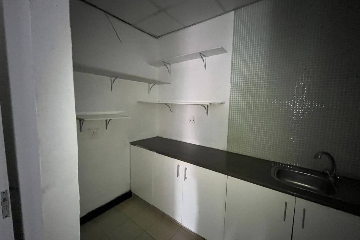 Functional Corporate Office Space - Photo 4