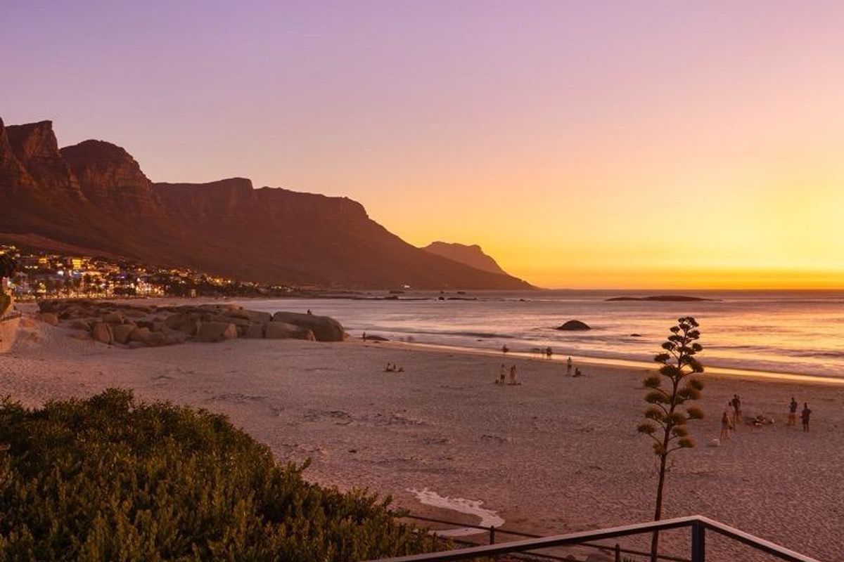 4 bedroom Bungalow For Sale in Glen Beach, Camps Bay - Photo 5