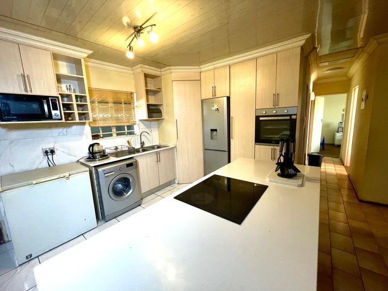 . Charming Cluster Home in Birch Acres – Your Perfect Retreat! - Photo 2