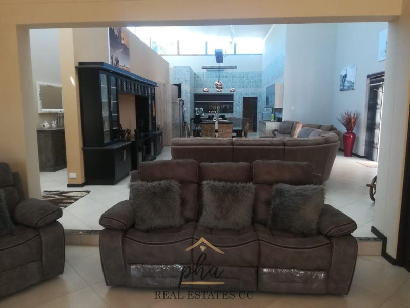 LUXURY 4 BEDROOM HOUSE - TSUMEB - Photo 4