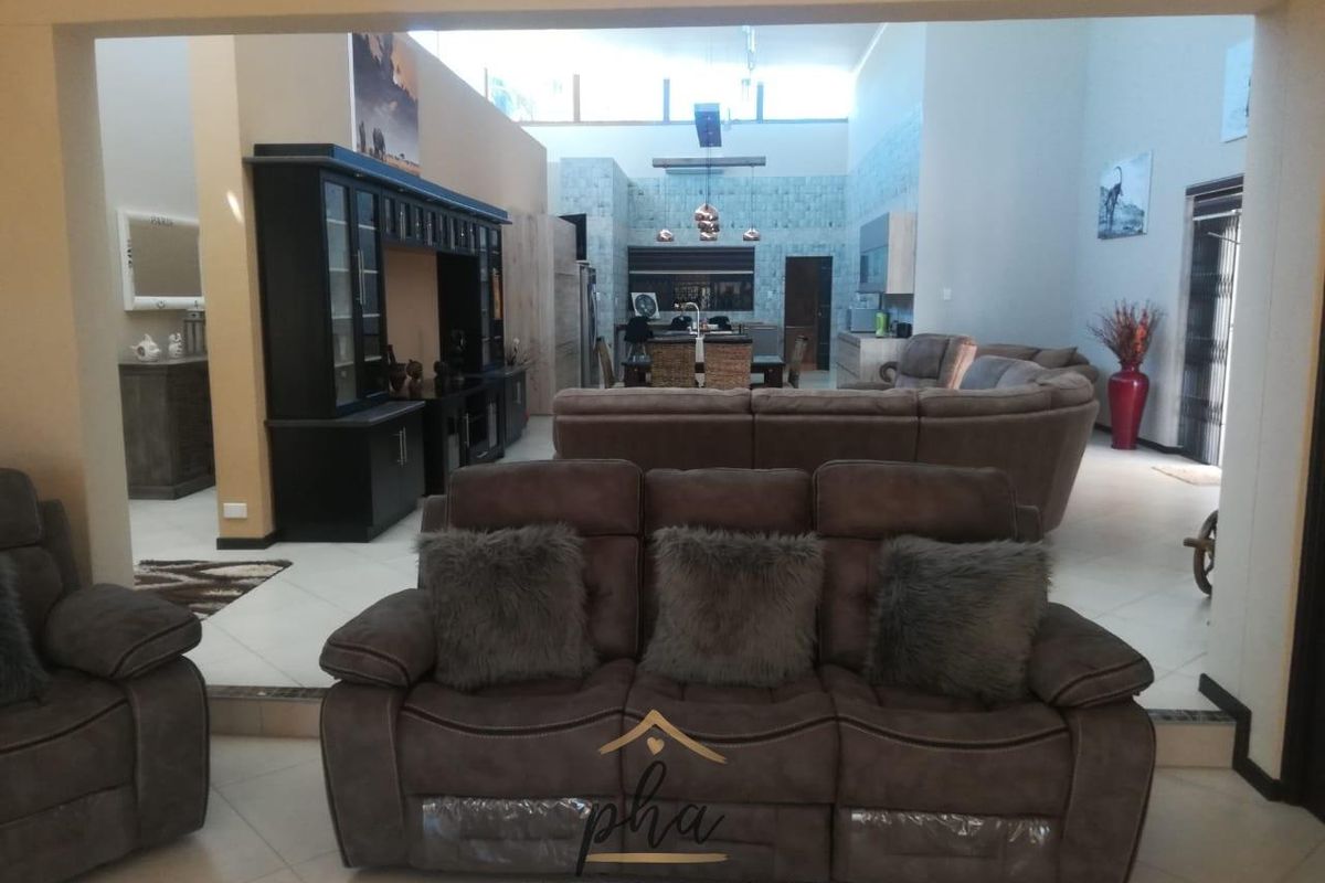 LUXURY 4 BEDROOM HOUSE - TSUMEB - Photo 4