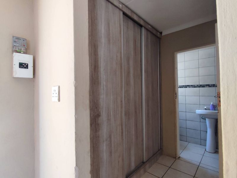 5 Bedroom Apartment in Cosmo City - Photo 9