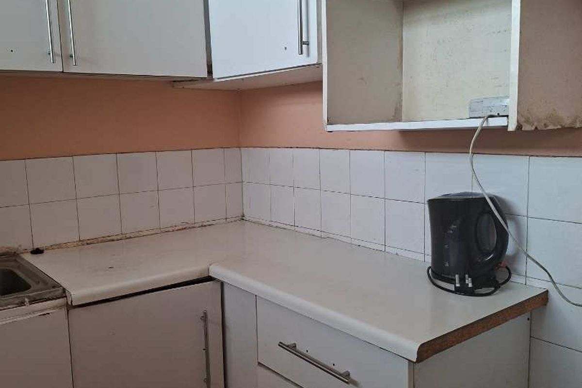 Partitioned 3 Bedroom Apartment for Sale ideal for investment and small family - Photo 5