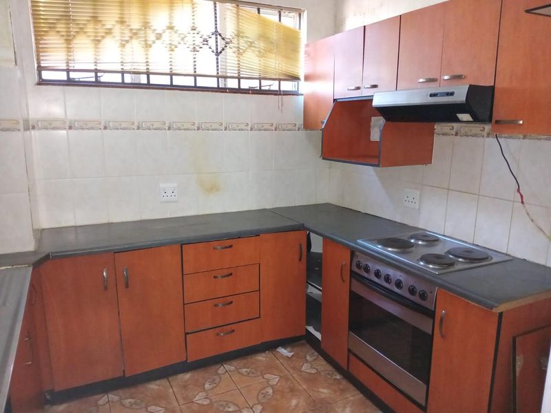 Secure Two-Bedroom Rental Flat in Empangeni Central Complex - Photo 3