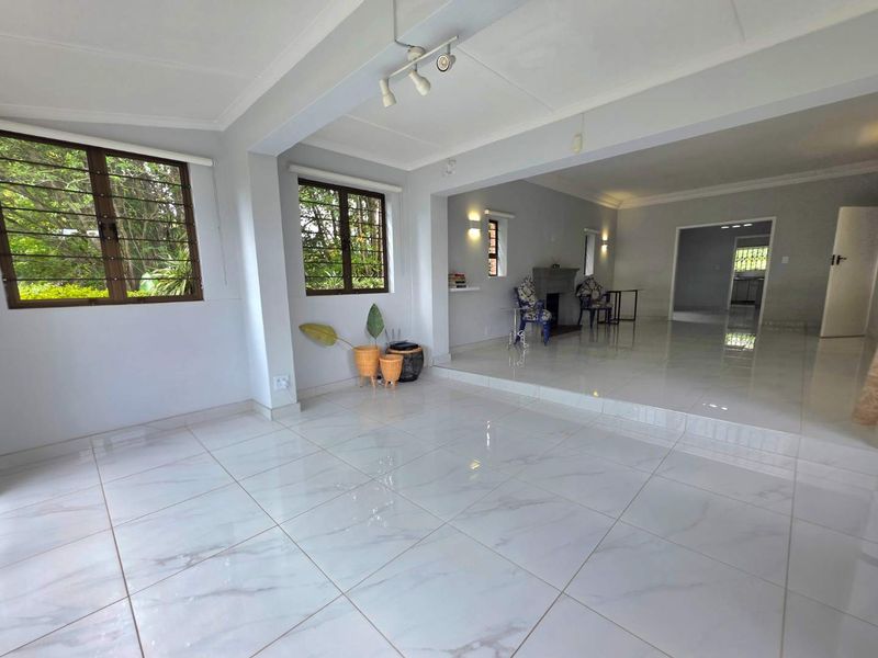 Modern Single-Level Townhouse For Sale in Gillitts! - Photo 10