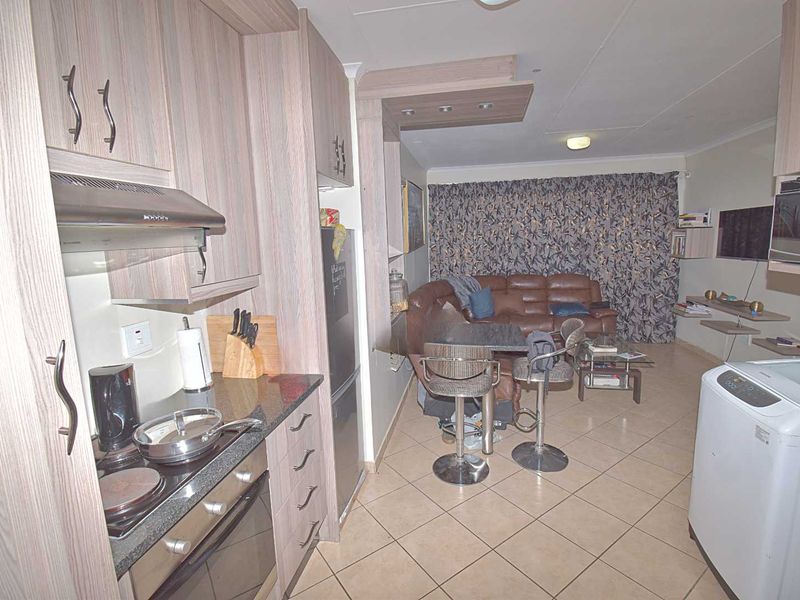 Charming 2-Bedroom Home – Perfect for First-Time Buyers - Photo 6