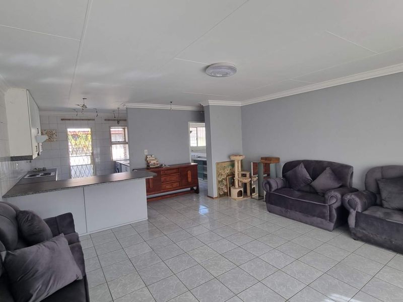 Facebrick Townhouse with Private Garden for Sale - Photo 2