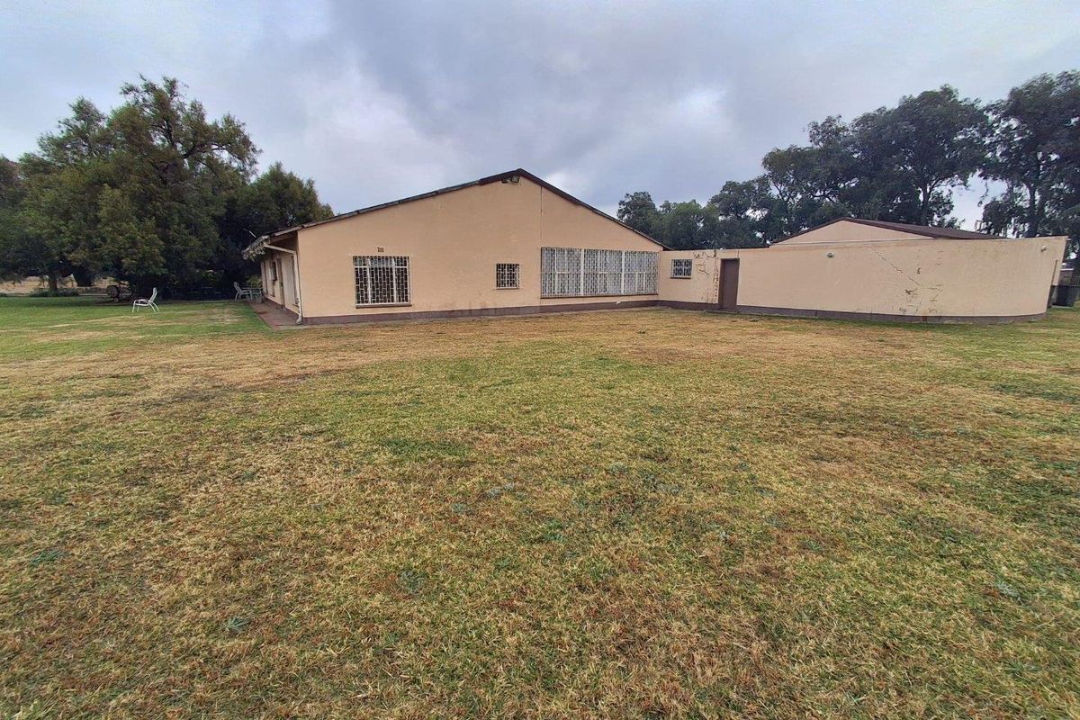 Ideally Located Smallholding at an Exceptional Price – Business Rights Included - Photo 4