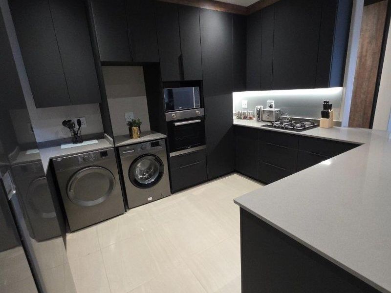 INCREDIBLE ULTRA MODERN 3 BED FULLY FURNISHED APARTMENT - Photo 8