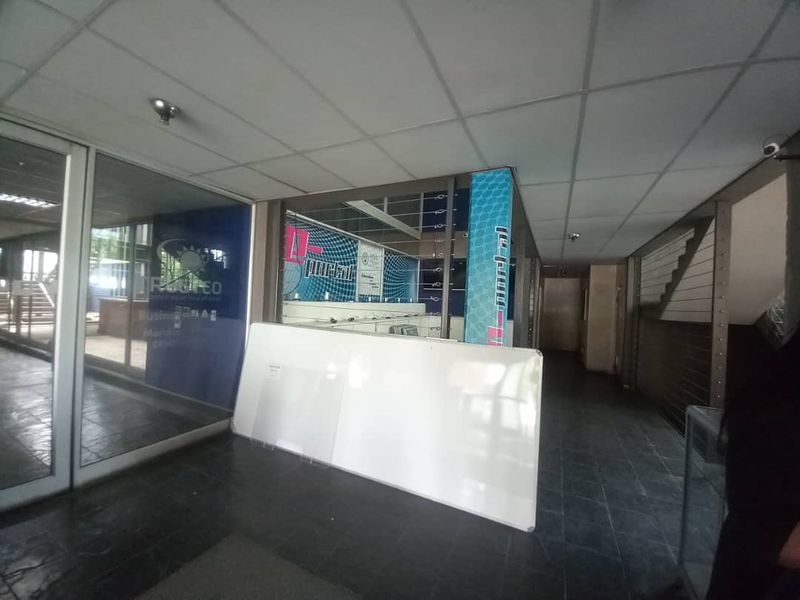 Building  to Rent  / Either entire building or per floor - Photo 2