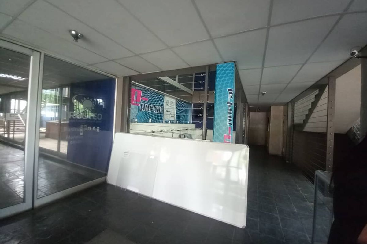 Building  to Rent  / Either entire building or per floor - Photo 2