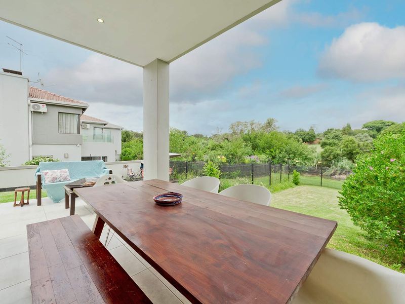 ULTRA-MODERN LIVING WITH BEAUTIFUL FINISHES IN A LOVELY SECURE LOCATION - Photo 6