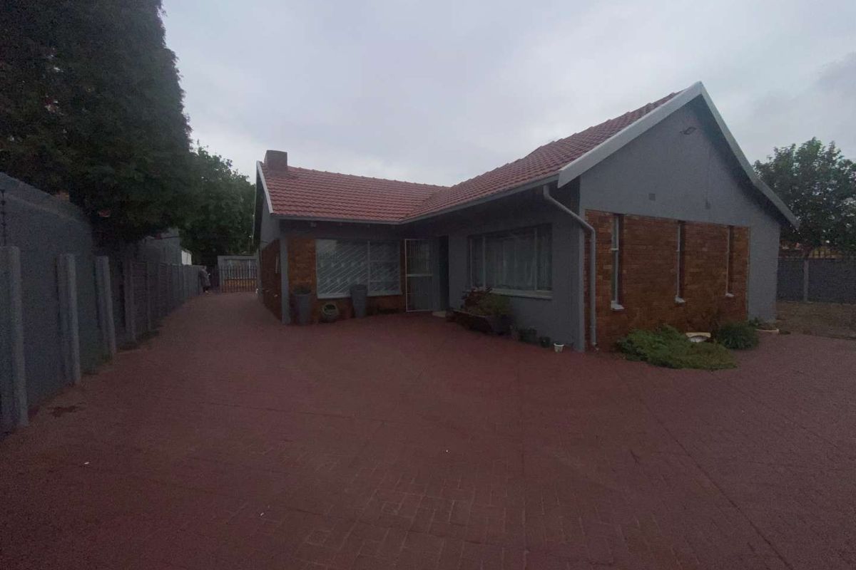 Modern 3-Bedroom Home with Flatlet for Sale - Photo 4