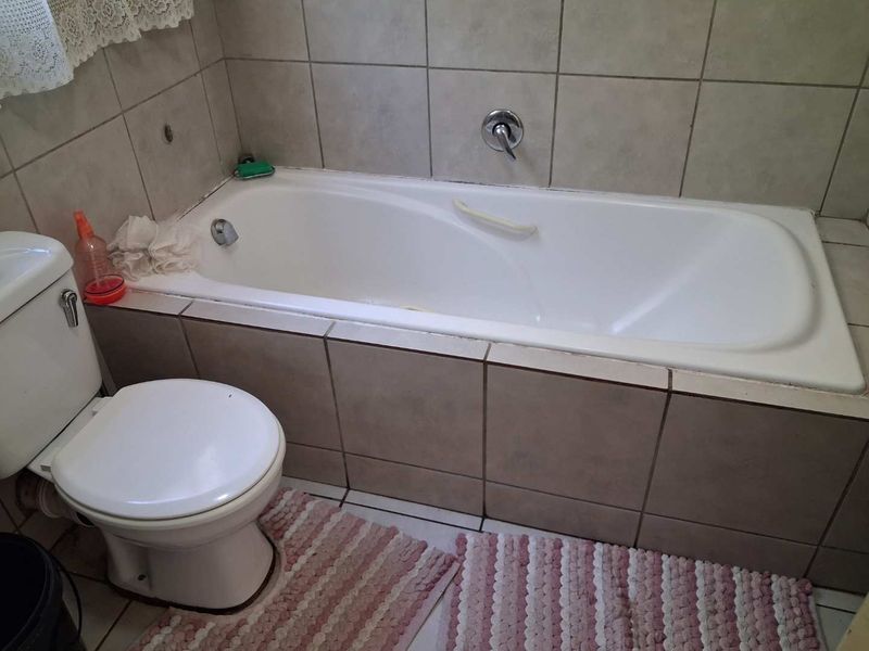 3 Bedroom Flat For Sale in Bonanne - Photo 8