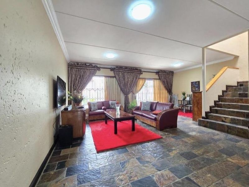 3 Bedroom Townhouse for Sale in Glenvista - Photo 7