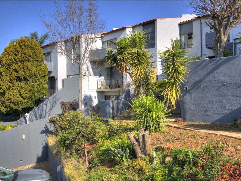 Views for Africa- 3 bed 2 bath duplex! - Photo 2