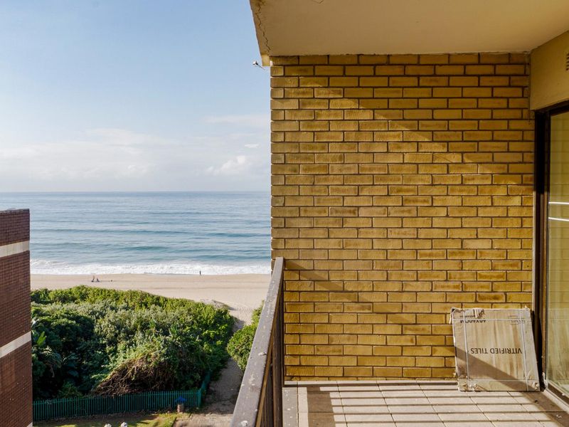 On the beach - Photo 2