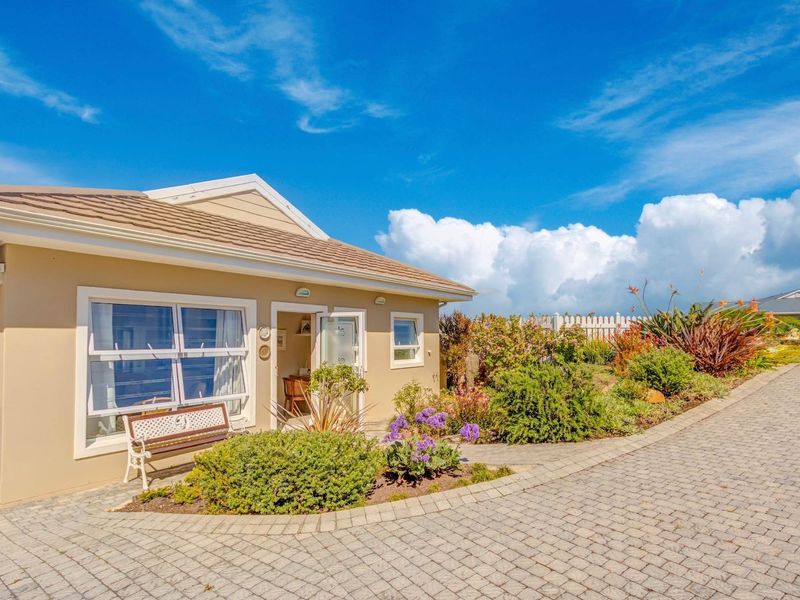 Sophisticated Simplex Living in an Exclusive Lifestyle Estate - Photo 2