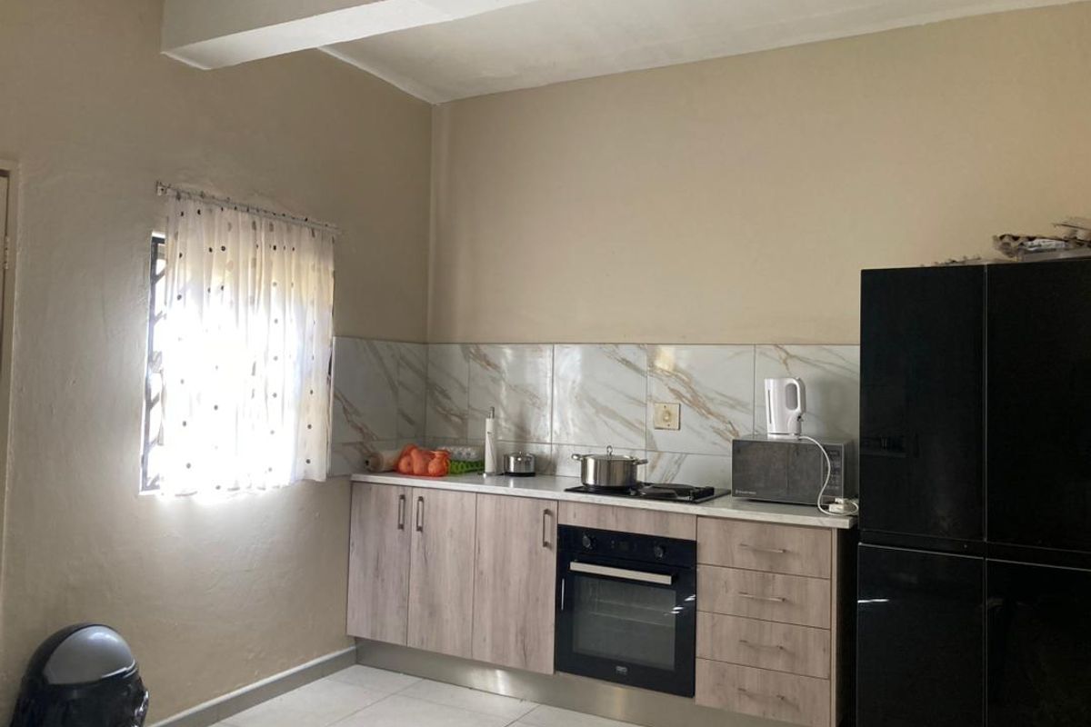 FOR SALE- 5 BEDROOM HOUSE IN WINDHOEK GRYSBLOCK, NAMIBIA - Photo 3