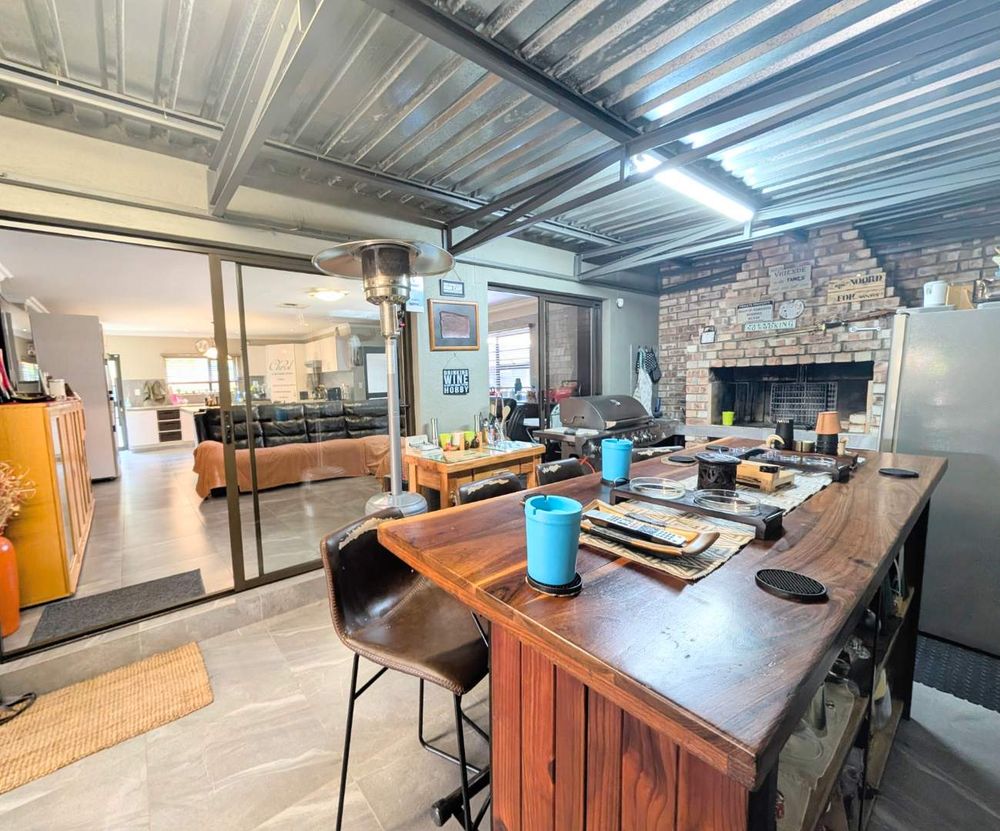 Enclosed outdoor entertainment area with BBQ combined with the open-plan kitchen and family/living room 