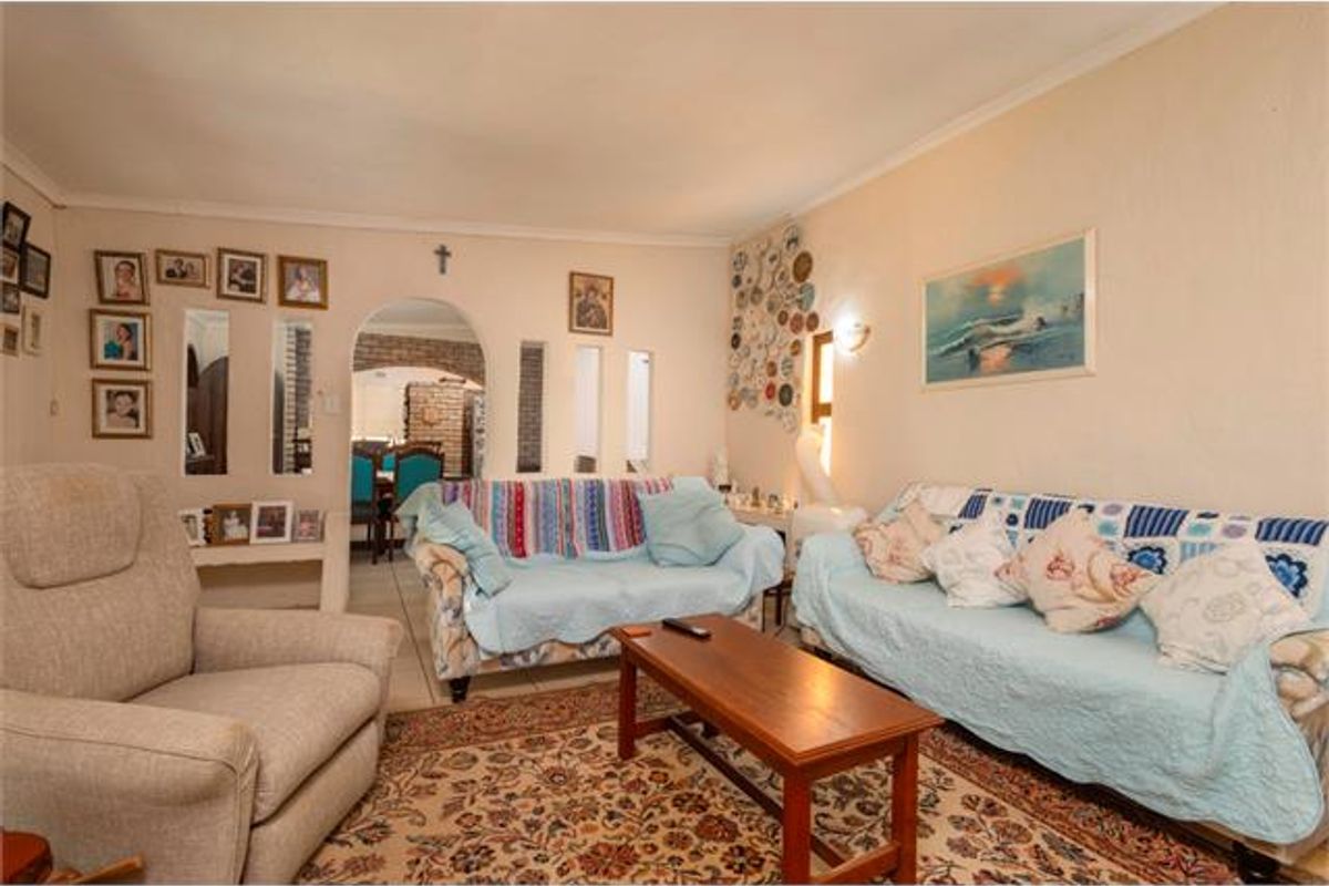 Perfect Family Home with Income Potential in Prime Waterfall Location - Photo 4