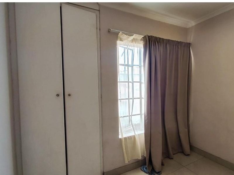 Priced to sell townhouse - Photo 6