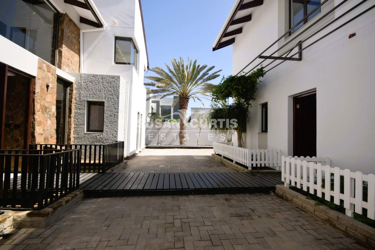 ARCHITECTURALLY DESIGNED double storey MANSION READY FOR BNB WITH HEAVENLY VIEWS! - Photo 2