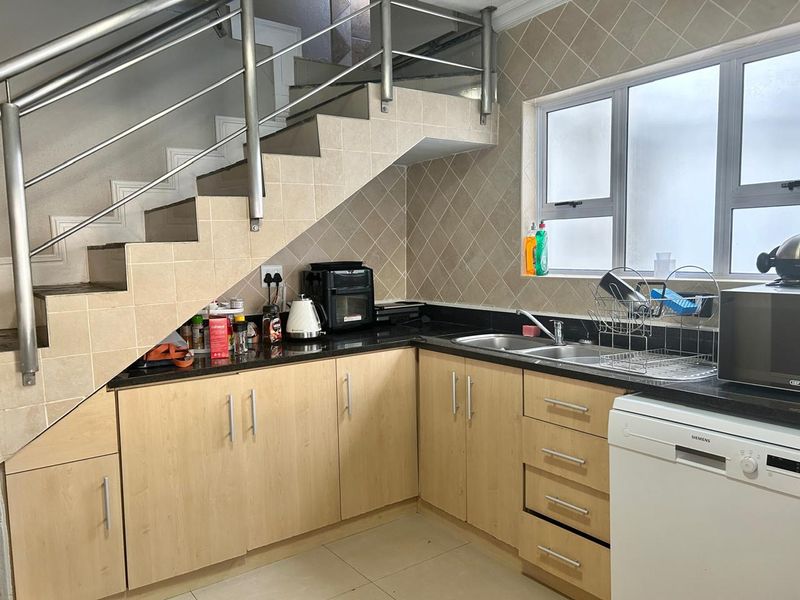 SPACIOUS DUPLEX  Available immediately - Unfurnished - Photo 7