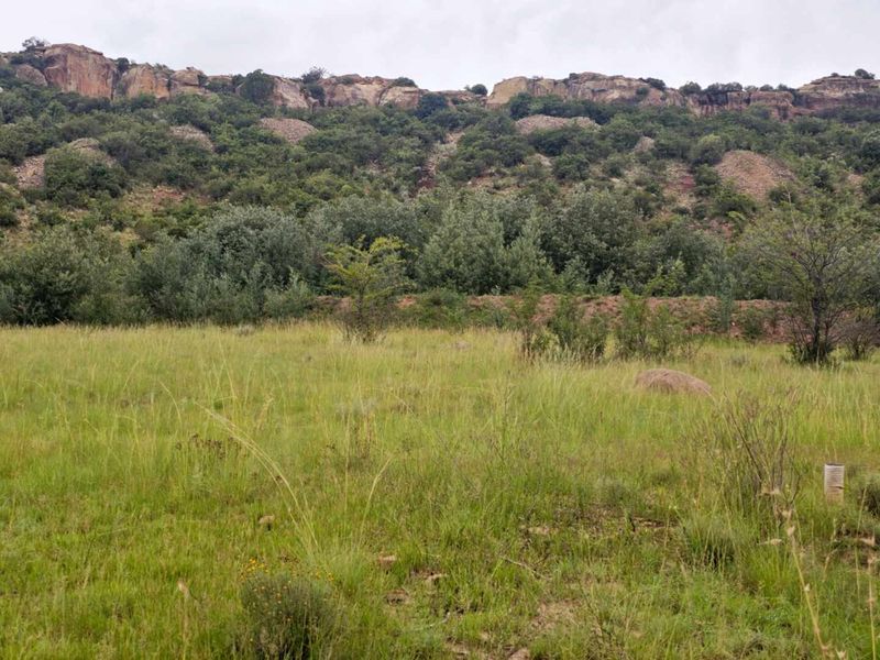 **Prime Vacant Land Opportunity: 1180 sqm at the Mountain's Foot** - Photo 4