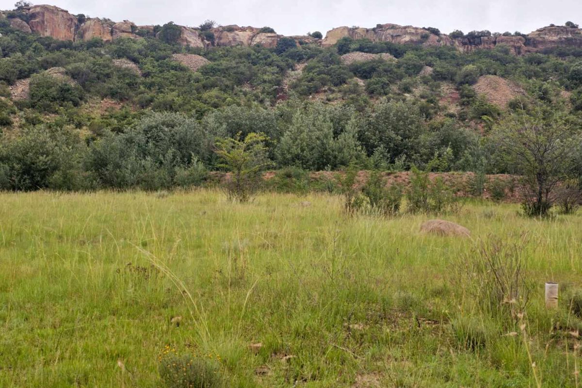 **Prime Vacant Land Opportunity: 1180 sqm at the Mountain's Foot** - Photo 4