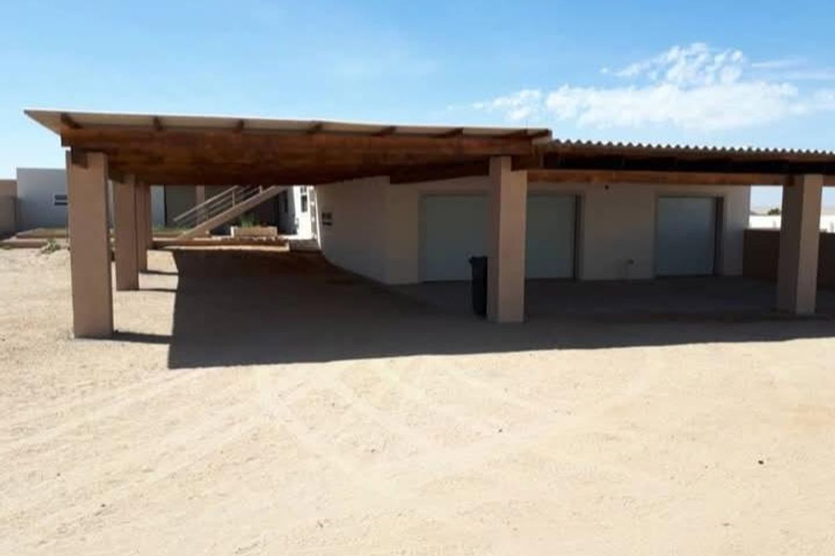 Serene Living: 6-Bedroom Oasis in Swakopmund River Plots - Photo 2