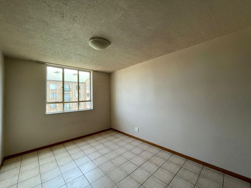 Charming Two-Bedroom Apartment *TO SHARE* Near the University - Photo 6