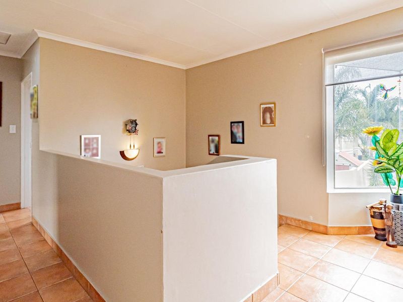 Elegant Secure Living in Bartlett - Photo 10