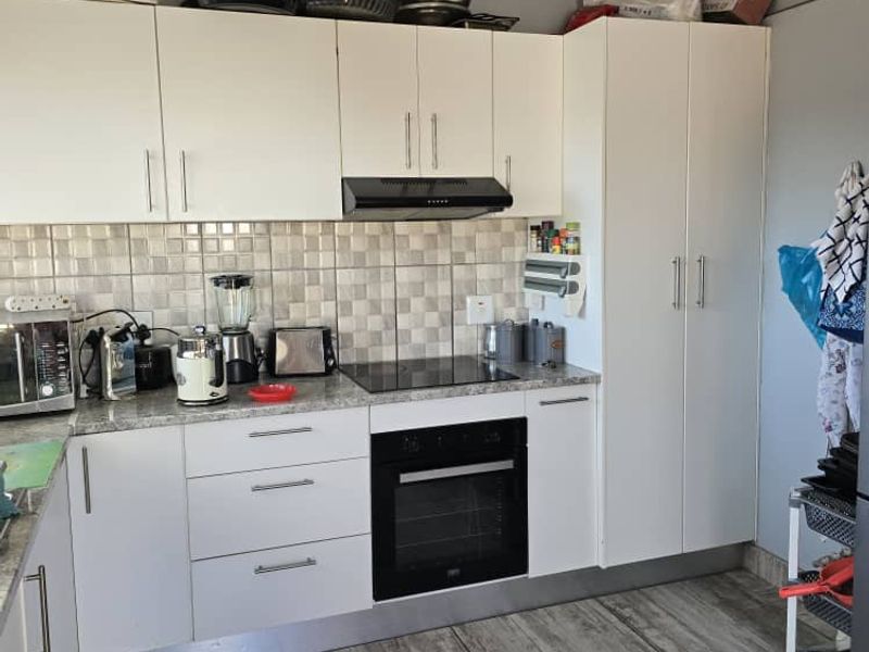 Invest in Versatility: Windhoek North : Home, Office, & Income Space! - Photo 3