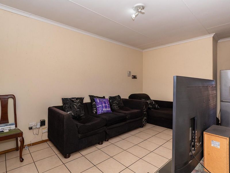 WHY PAY RENT? - Photo 3