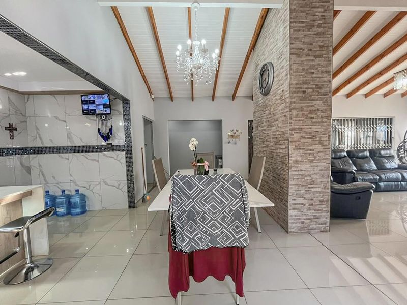 Magnificent home in Upper Glen Hills! - Photo 5