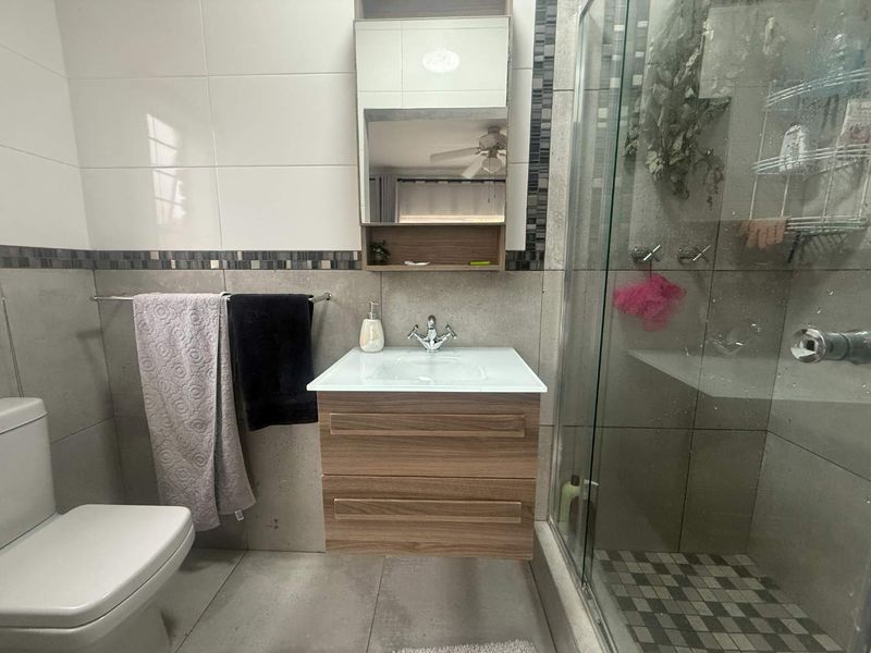 Modern, Move-In Ready Home with Solar – Secure Complex Living at Its Best! - Photo 10