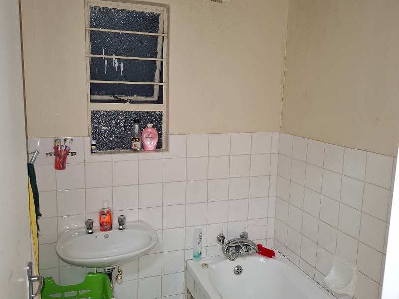 Spacious 3 bedroom flat in La Montagne - Photo 8